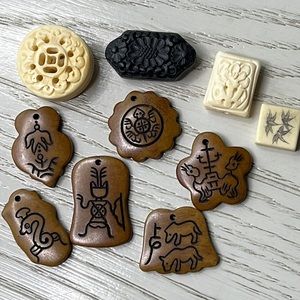 Carved Resin Findings 979